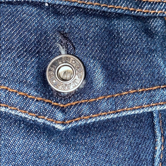 (SOLD) Gap Jean jacket - Picture 4 of 5